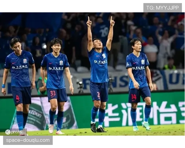 “上海申花对阵武汉三镇，斯卢茨基遭遇执教以来最差战绩”